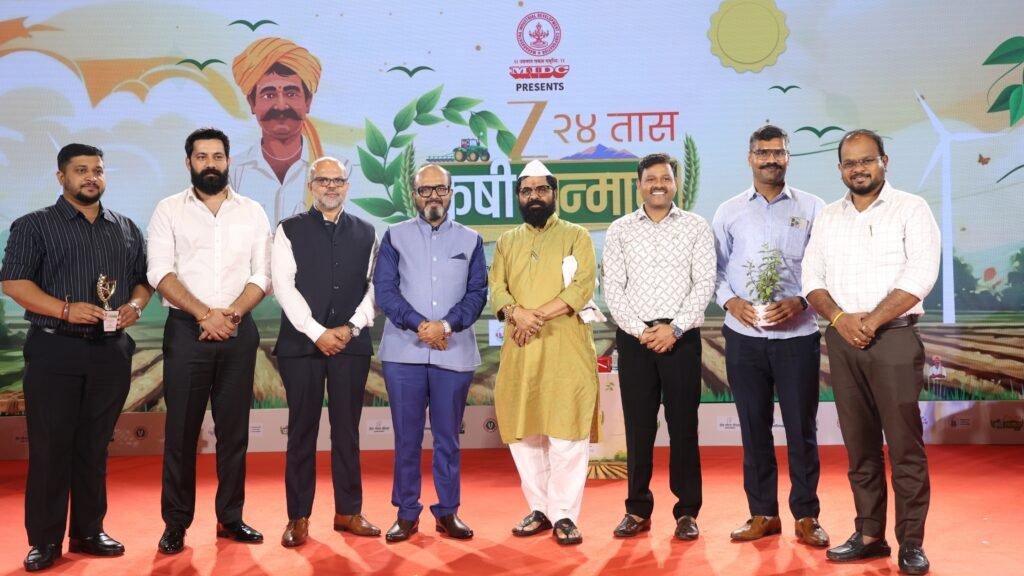 MIPA Industries team at the Zee 24 Taas Krushi Sanman 2025 Award ceremony in Pune, along with dignitaries and event organisers.
